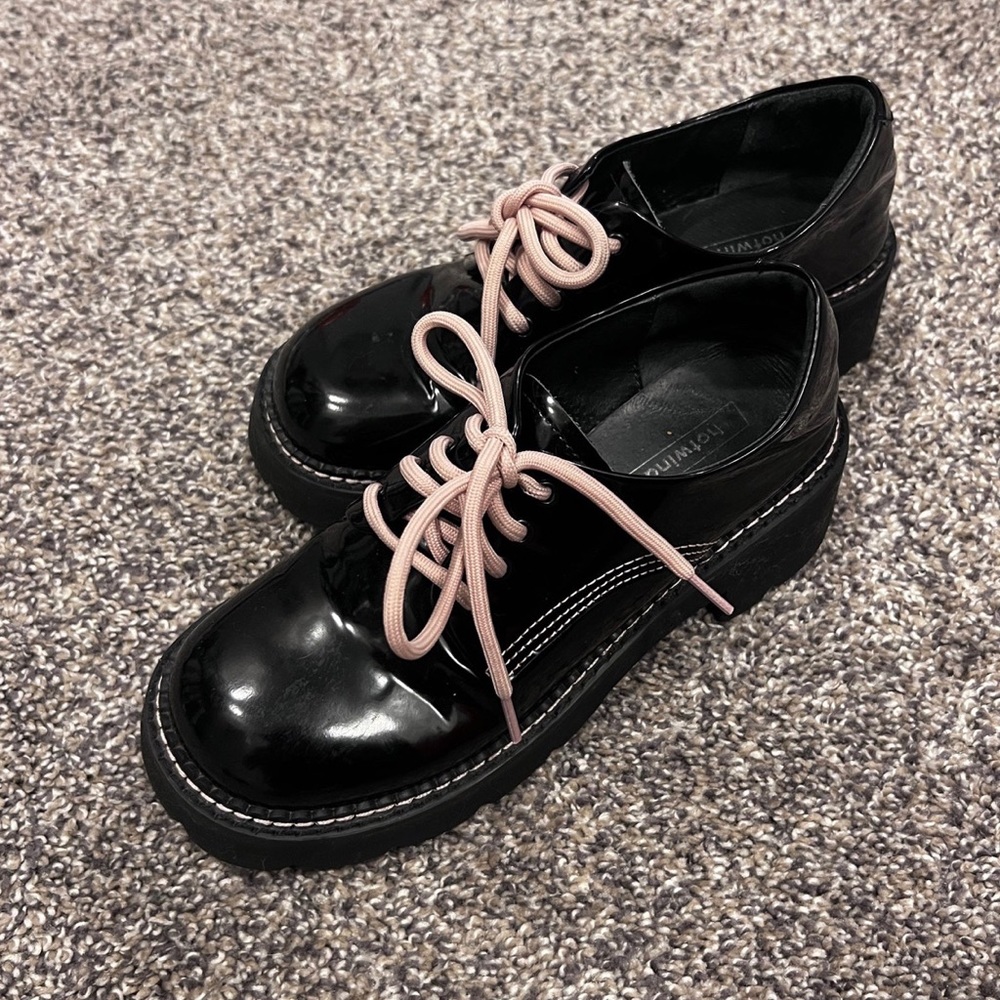 Very cute pink leather shoes